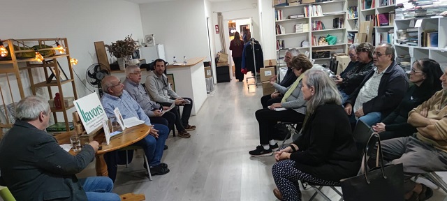 Foment de la Informació Crítica de L’Hospitalet presenta a la llibreria Llavors, el llibre: “Radio L’Hospitalet: la comunicació perduda”.