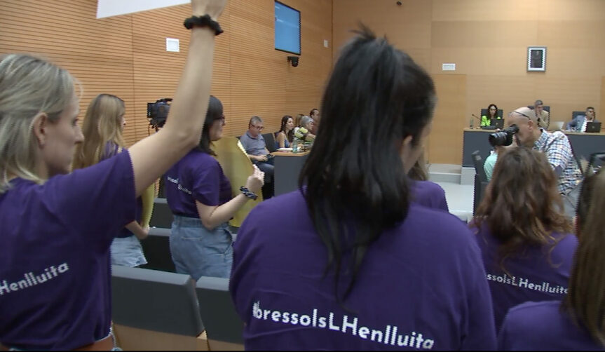 Les treballadores del bressol municipal es manifesten al ple per l’incompliment de les promeses