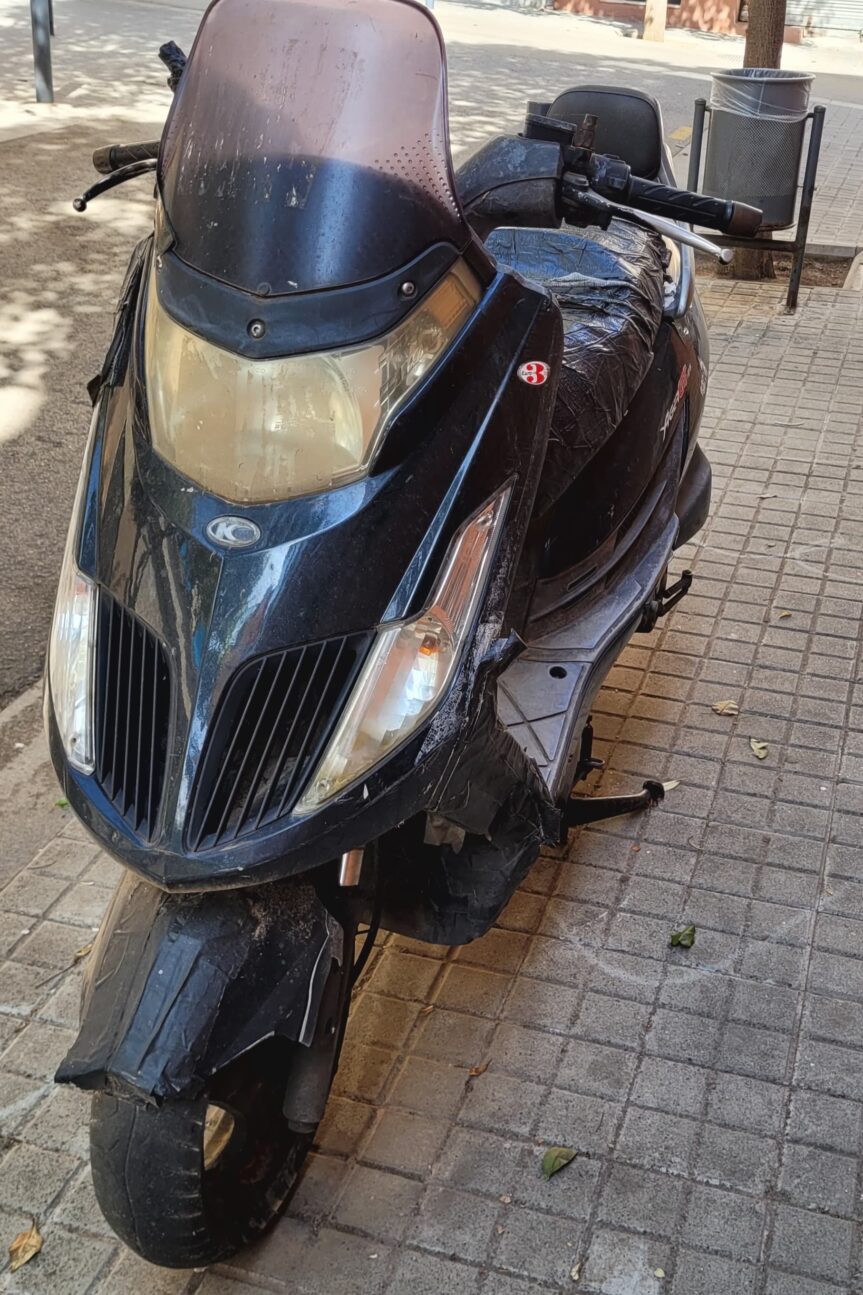 Moto abandonada desde hace más de dos años