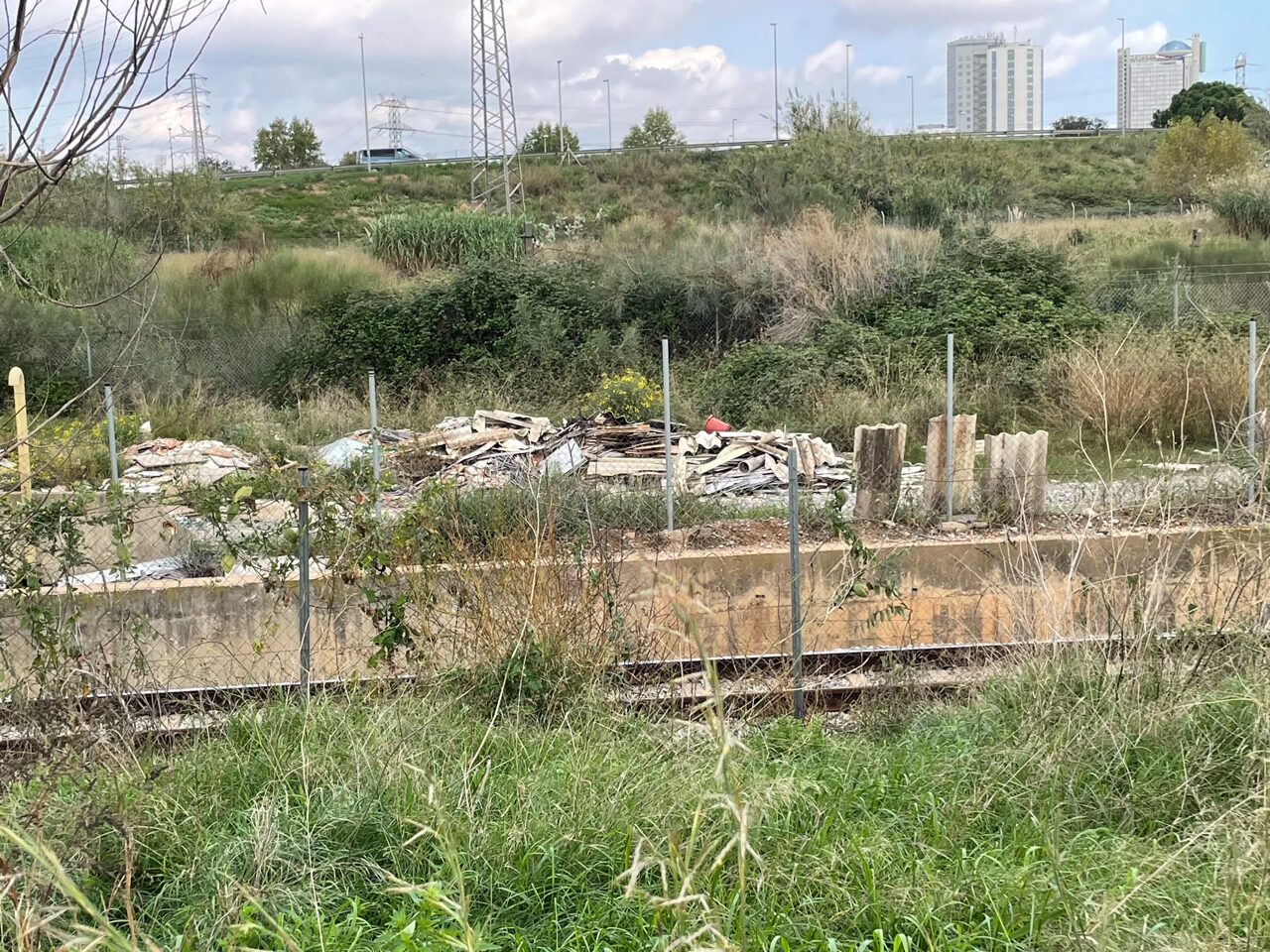 Prou abocadors a la riba del Llobregat