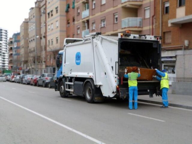 ERC posa en marxa una campanya a tota la ciutat per esperonar veïns i comerciants a recórrer la injusta taxa de residus que suposa increments de fins al 566%