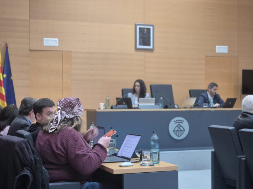 Per  primer cop en la història democràtica, l’alcalde es veu obligat a presentar una moció de confiança que li permeti aprovar els pressupostos del 2026