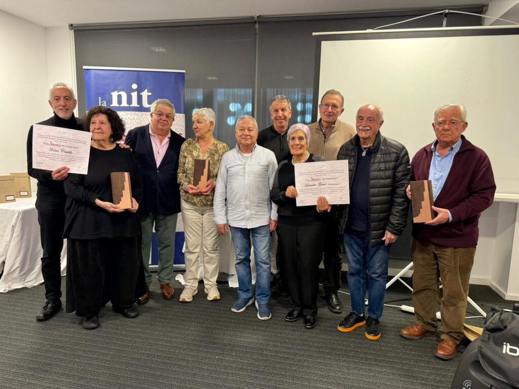 Més d’un centenar de persones participen en el sopar de La Nit dels Insurrectes que va homenatjar Xaro Castillo i Agustín Fructuoso, Leandre Gassó a títol pòstum, i la Marea Pensionista