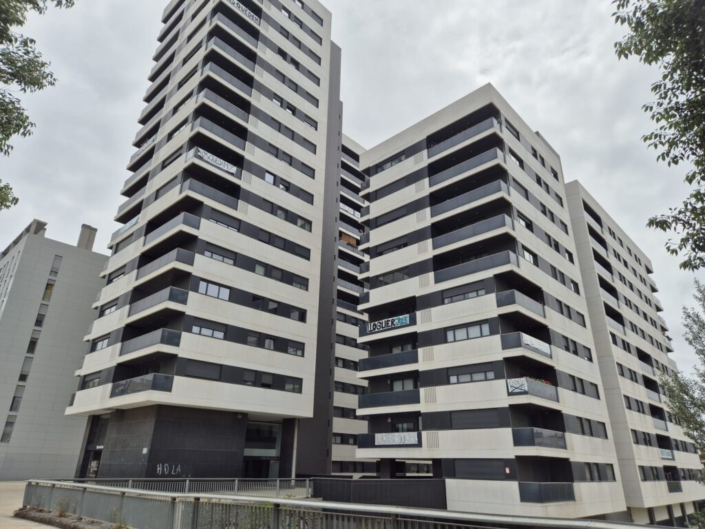 La Generalitat adquiere los 128 pisos de la promoción de la Porta Nord de La Caixa, poniendo fin a un largo conflicto