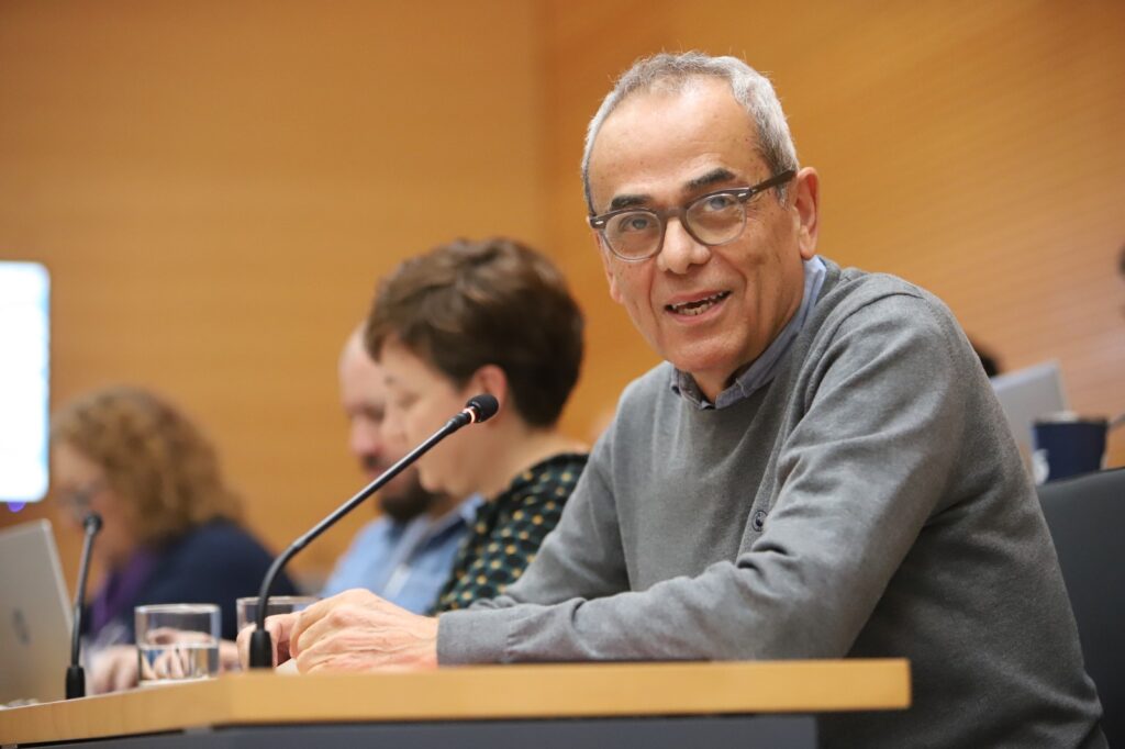 Un error històric: fer triar entre construir escoles o una nova comissaria