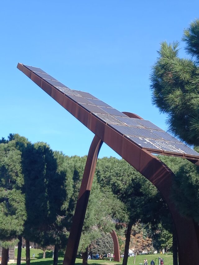 Fanals singulars al Parc de Bellvitge amb un gran deteriorament