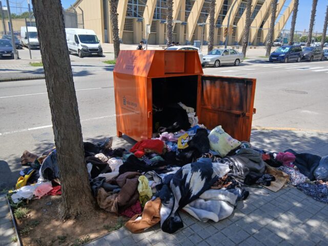 Mare de Déu de Bellvitge, frente al polideportivo Sergio Manzano.