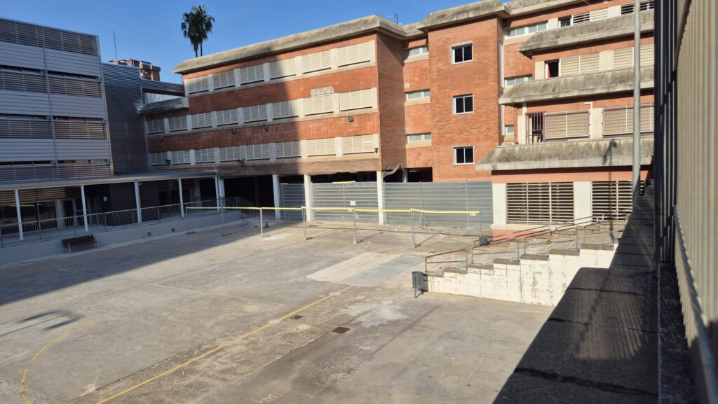 La comunitat educativa del Pere Lliscart denúncia la manca d’espais bàsics i exigeix solucions immediates i un seguiment exhaustiu del projecte