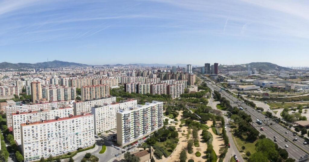 Dossier. Les emergències que pressionen la ciutat (i 10): A l’Hospitalet no hi caben mes residents: la ciutat mes densa d’Europa ha d’afrontar el futur demogràfic reservant tot el territori disponible per millorar la qualitat de vida de la seva ciutadania