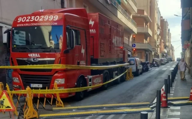 Un nuevo apagón de más de 19 horas vuelve a dejar a oscuras a miles de vecinos de los barrios más densificados del norte de l’Hospitalet