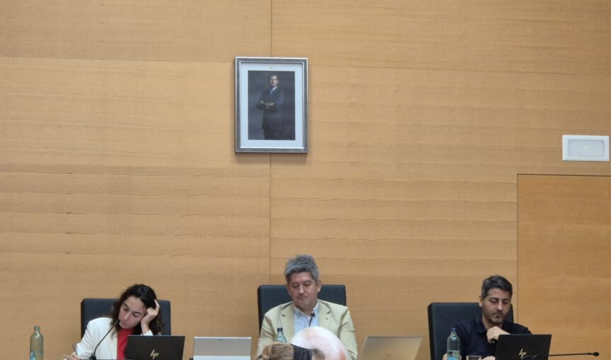 El mes complet de vacances de l’alcalde de l’Hospitalet genera crítiques unànimes entre l’oposició que es manté alerta per afrontar possibles urgències