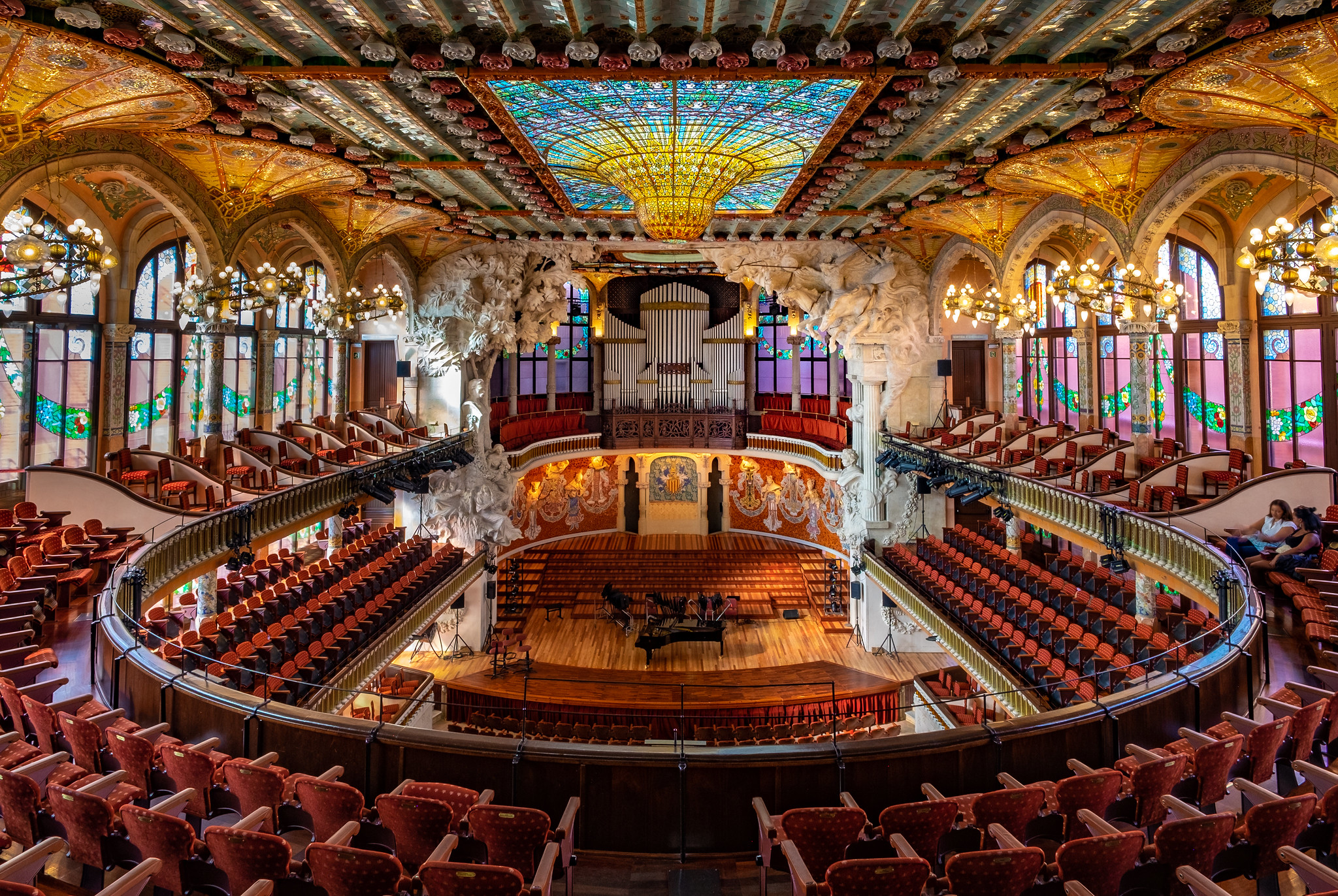 UN DINAR ESPECIAL AL PALAU DE LA MÚSICA, AMB LA FILLA EMBARASSADA