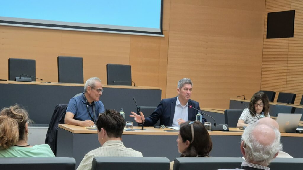 El nuevo Reglamento de Participación Ciudadana nace cojo, al dejar fuera la regulación de la intervención de las entidades en elPleno municipal